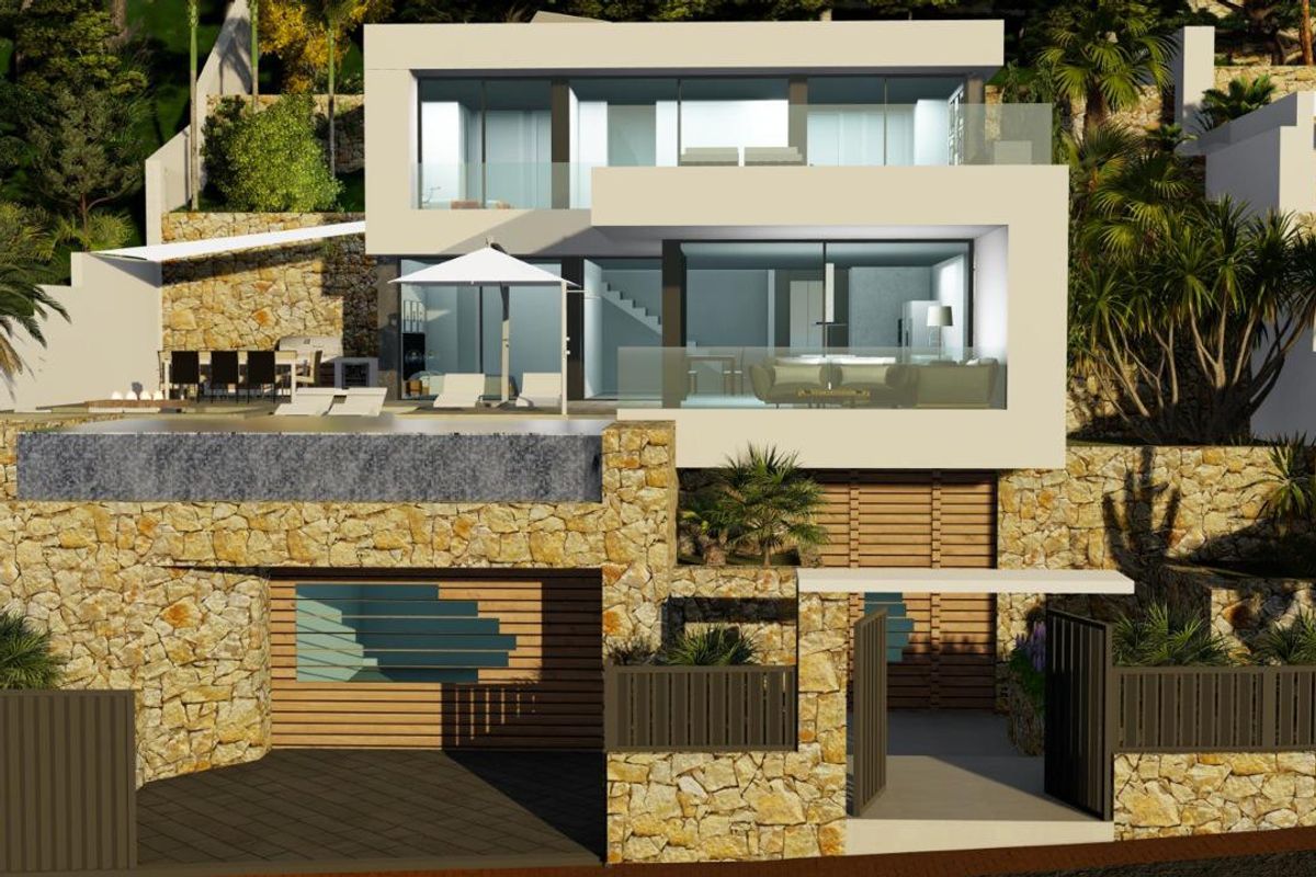 Close-up van de villa gevel in Calpe, met moderne ontwerpen en natuurlijke stenen elementen.