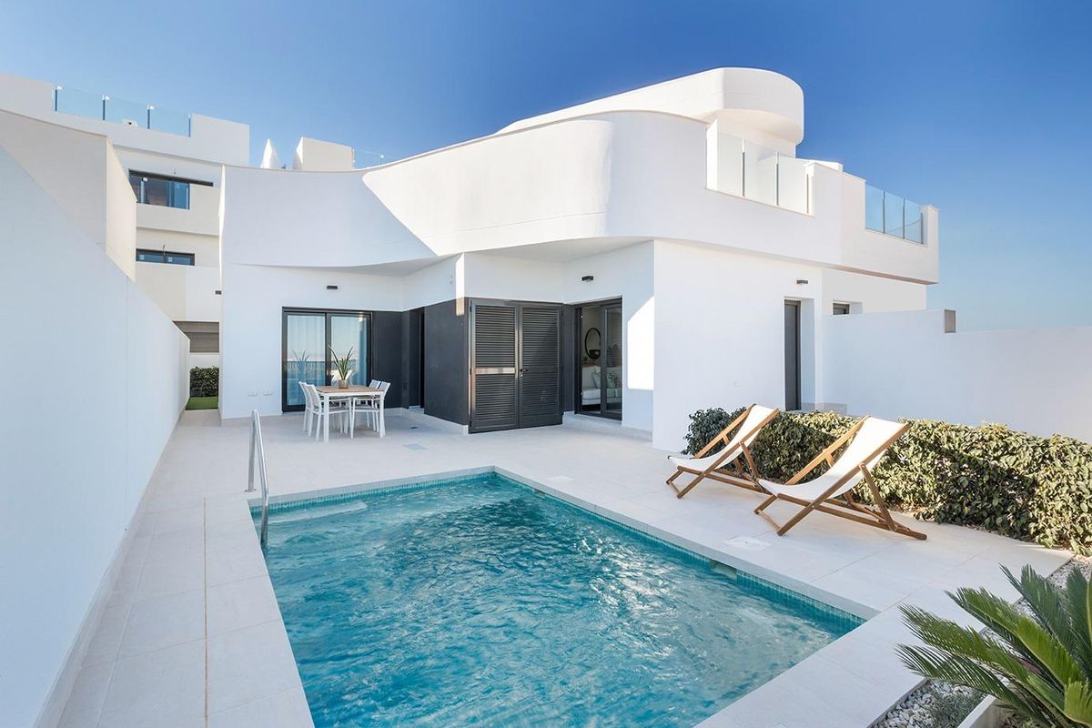 Stadthaus in Torrevieja mit Poolansicht