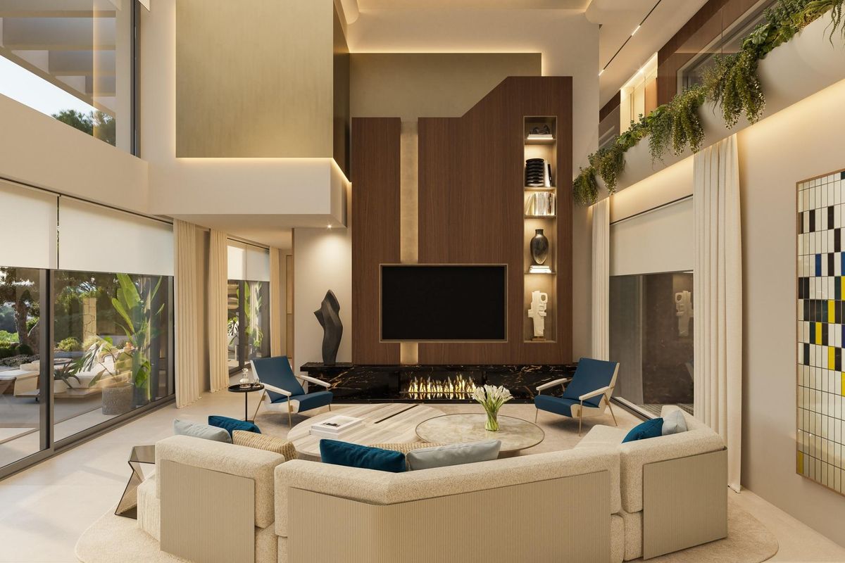 Gezellige woonkamer met moderne meubels en een open haard in een luxe villa in Marbella.