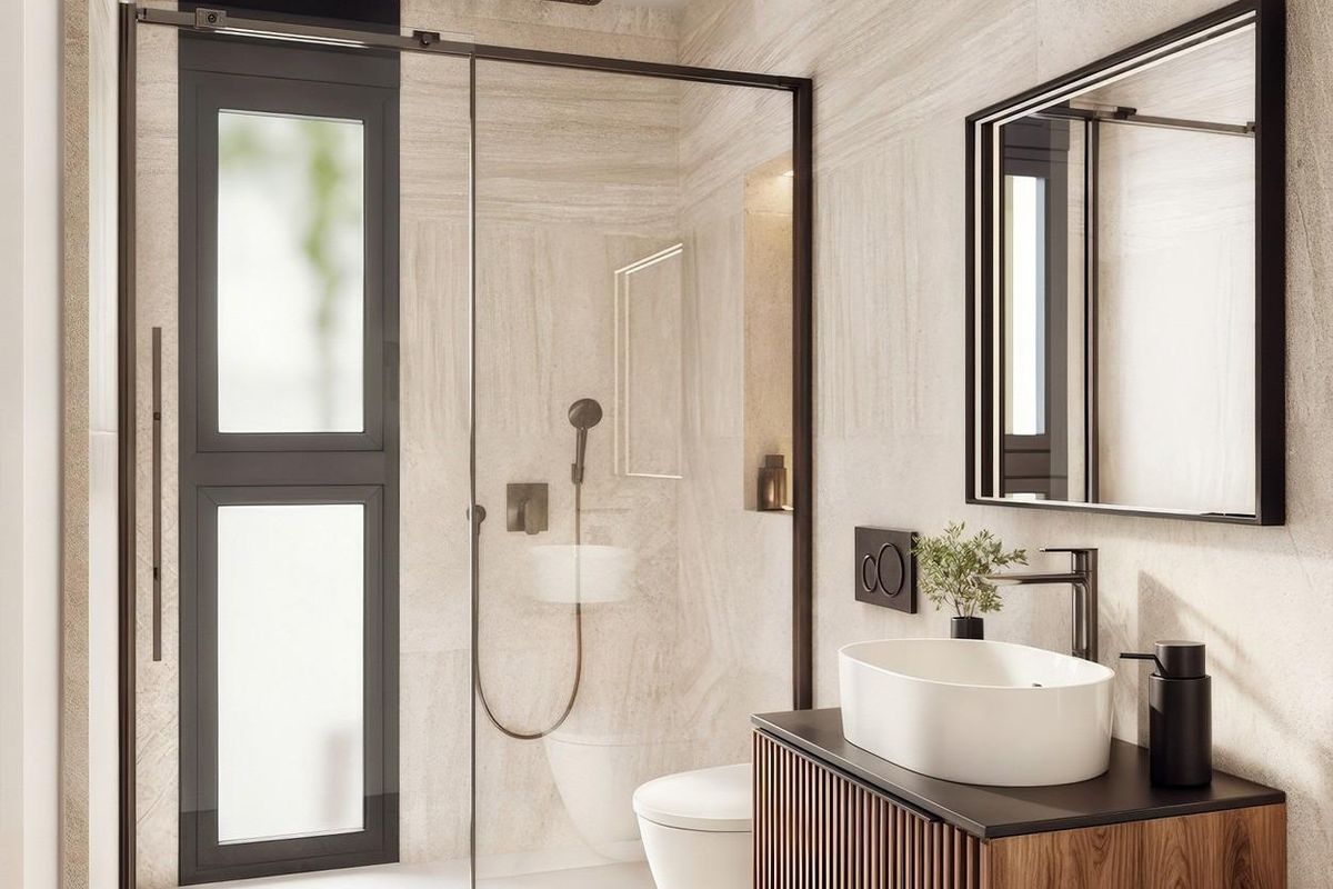 Moderne badkamer met douche en stijlvol wastafel in een 3-slaapkamer villa in Torre Pacheco, Costa Calida, Spanje.