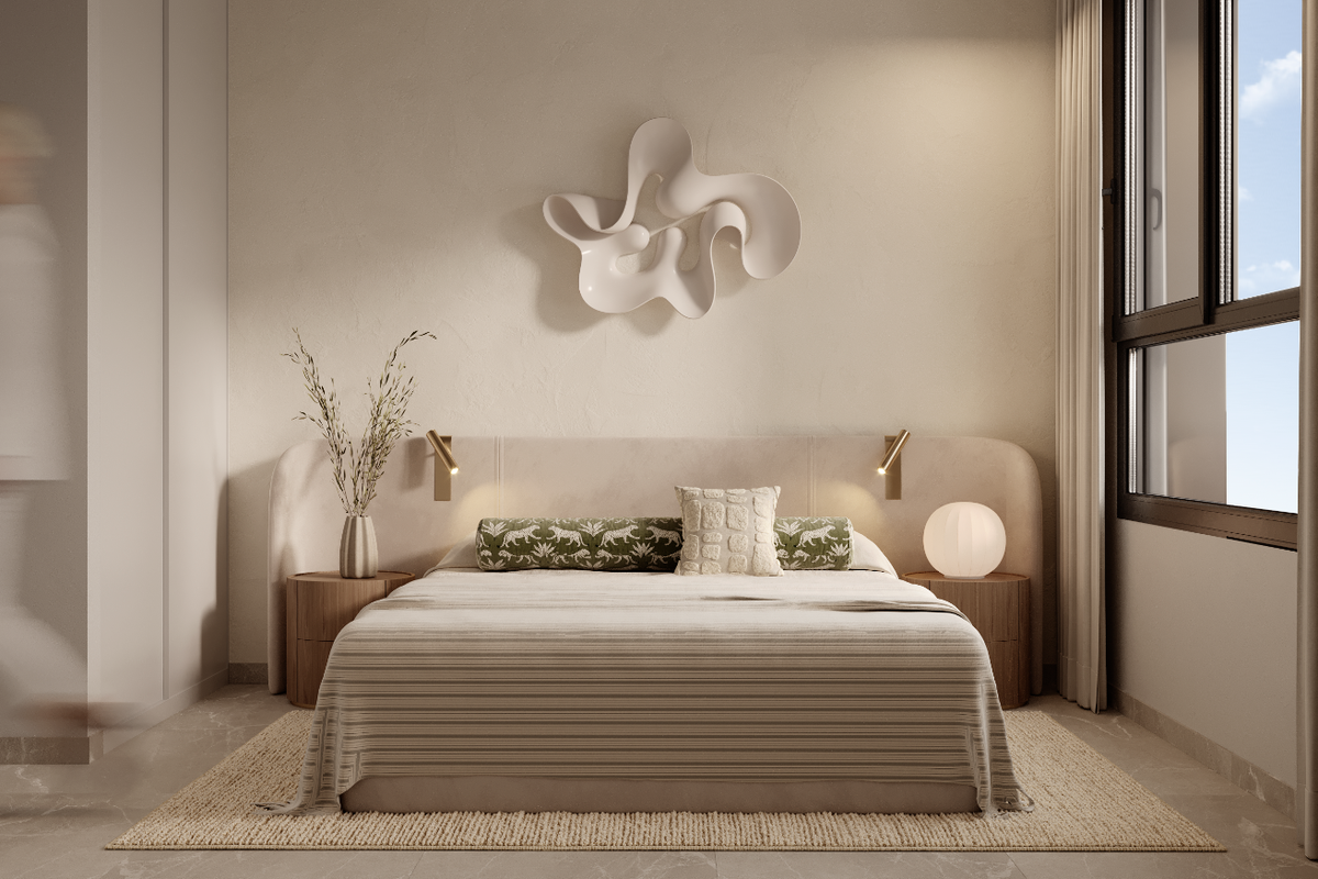 Moderne slaapkamer vol natuurlijk licht, met elegante beddengoed en chique decor in Calpe.