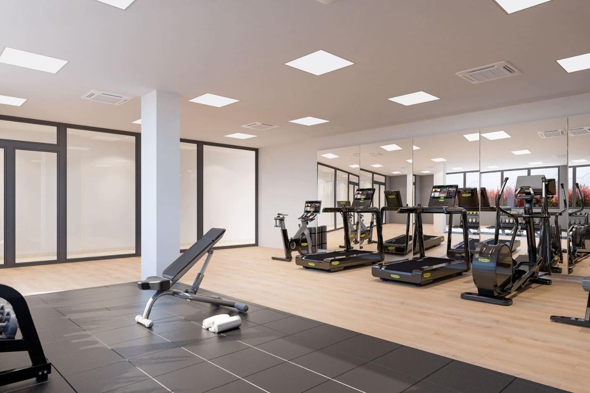 Goed uitgeruste sportschool met moderne fitnessapparaten in een 3-slaapkamer appartement complex, Fuengirola.