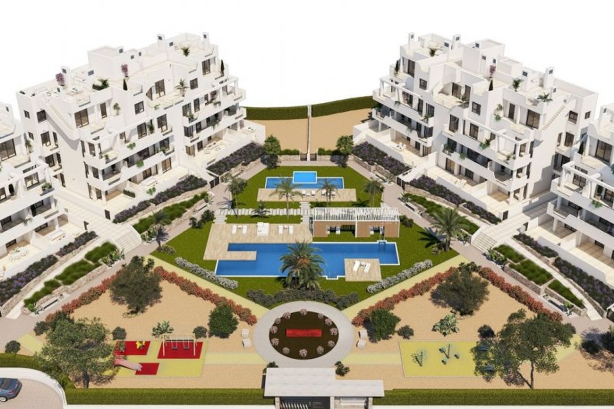 Luchtfoto van het wooncomplex in Torre Pacheco met zwembaden en tuinen.