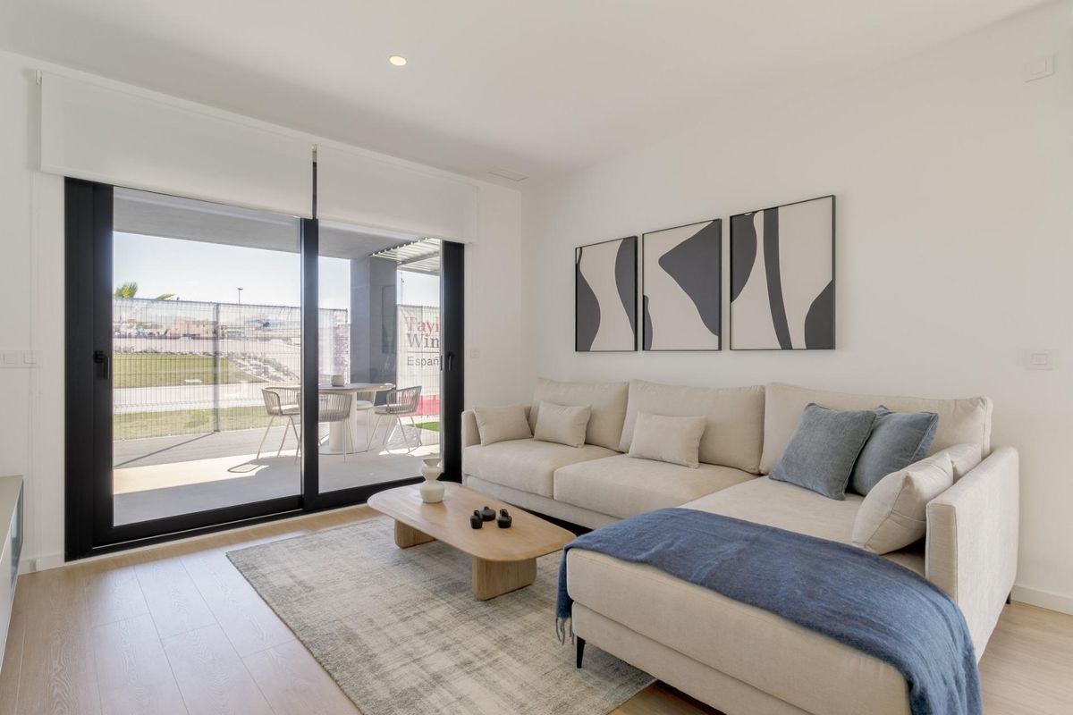 NIEUWBOUW GESLOTEN URBANISATIE IN TORREVIEJA OP SLECHTS 700M VAN HET STRAND