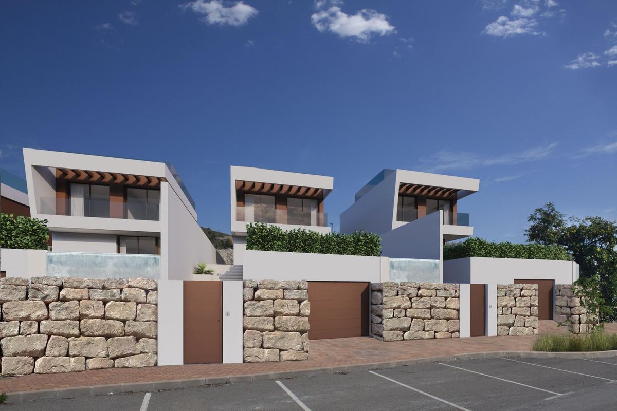 Moderne villa's in Finestrat, costa blanca noord, met stenen muurdetails en strakke, minimalistische architectuur.