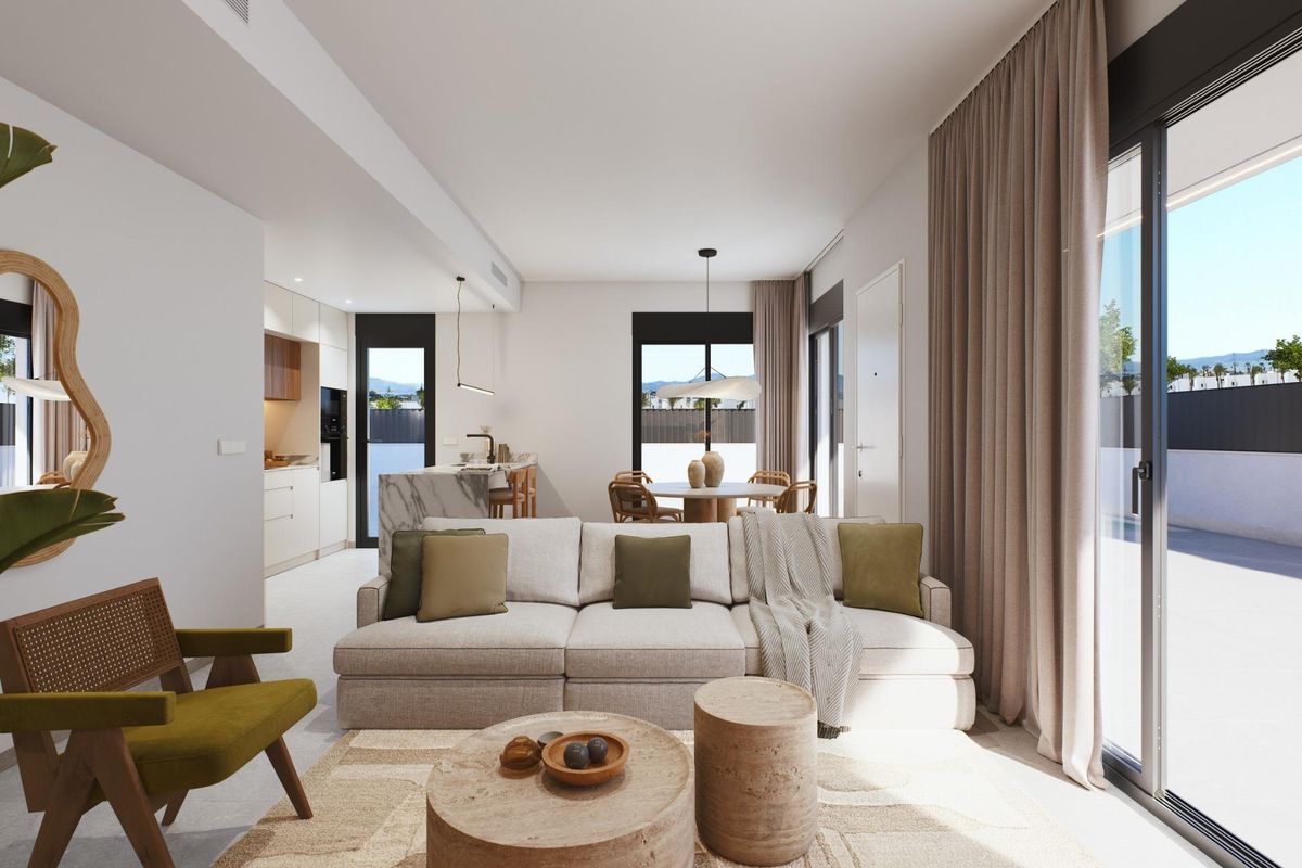Gezellige woonkamer in de townhouse met moderne meubels in Torre Pacheco.