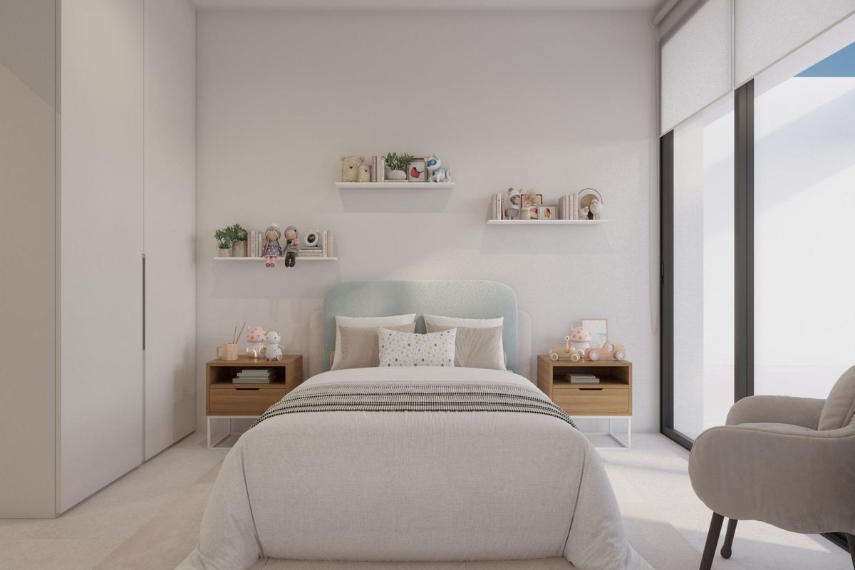 Charmante slaapkamer in een 3-slaapkamer villa in Fuente Álamo, met zachte kleuren en directe toegang tot het terras.