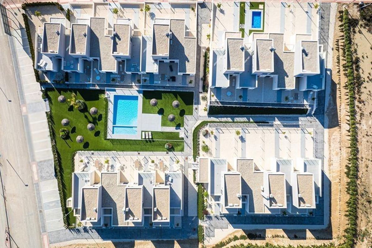 Nieuwbouwwoningen: instapklare rijhuizen en halfvrijstaande villa’s in het Altaona Golf Resort, Murcia
