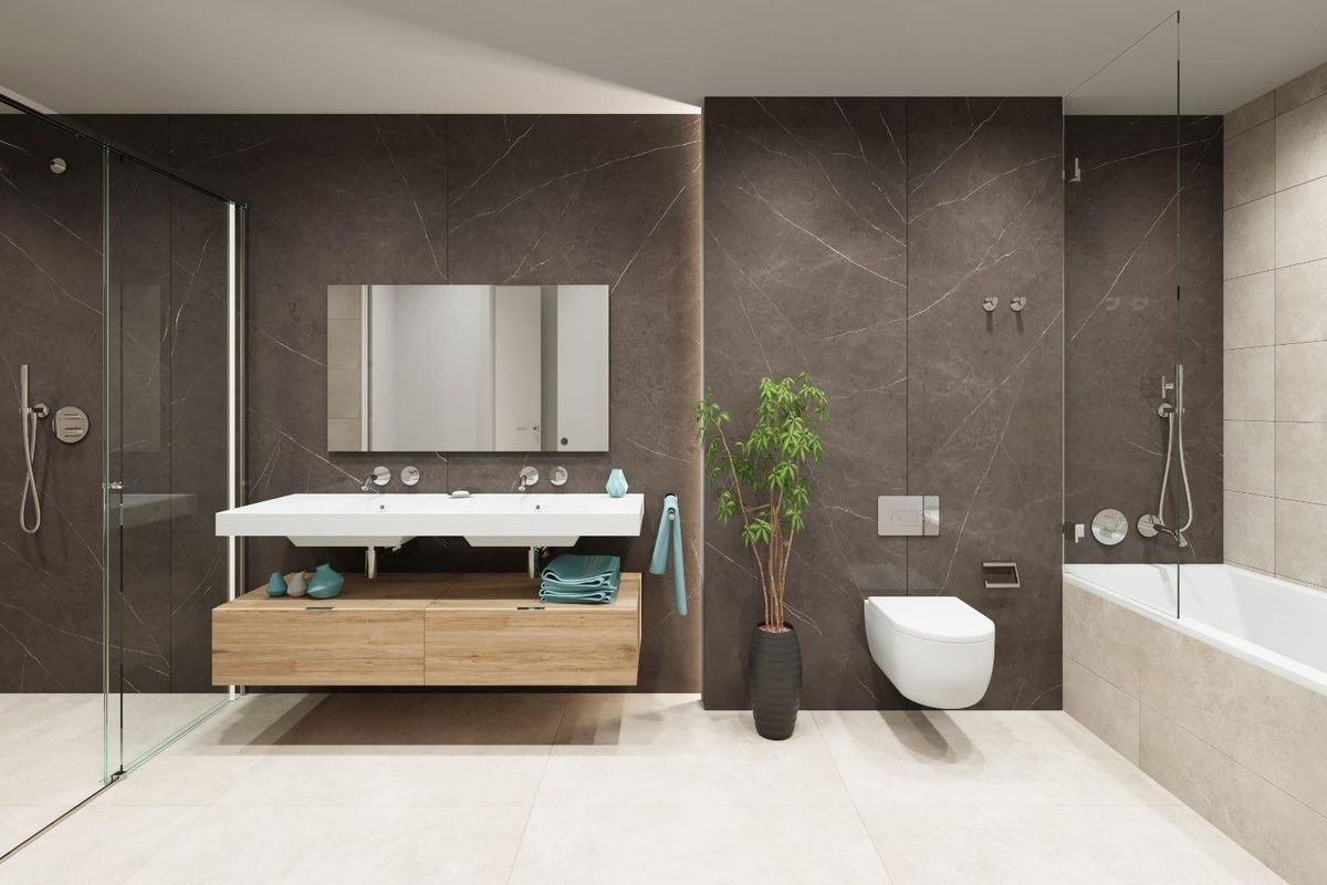 Moderne badkamer met luxe afwerkingen en glazen douche in Benahavís, Costa del Sol.
