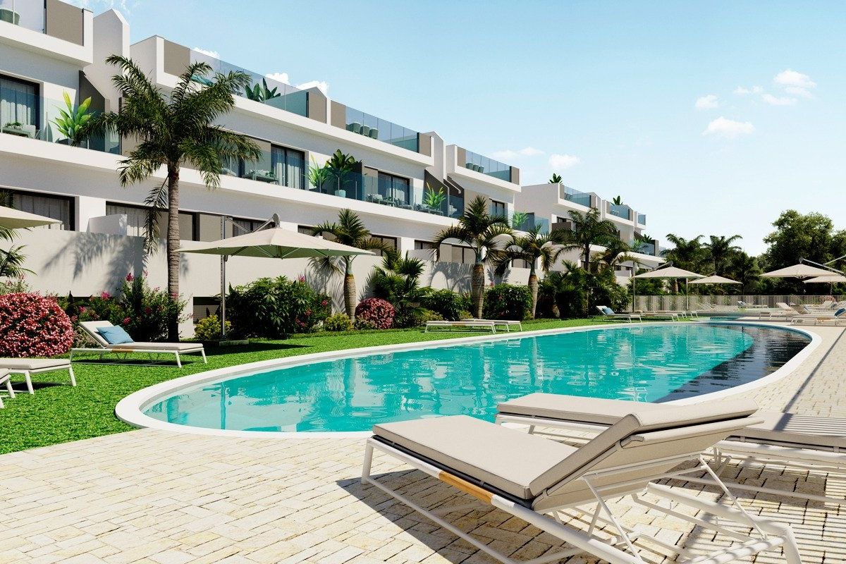 Begane grond appartementcomplex met zwembad en aangelegde tuinen in Torrevieja, Costa Blanca Zuid.