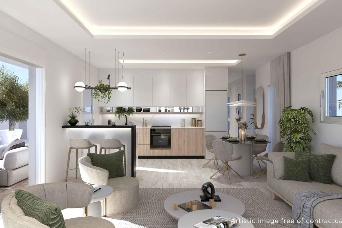 Open woon- en keukenruimte van het 2-slaapkamer appartement in Los Alcazares met moderne indeling.