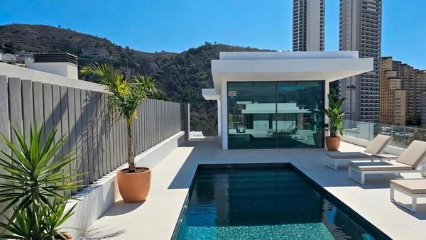 Luxusvilla mit Pool in Benidorm