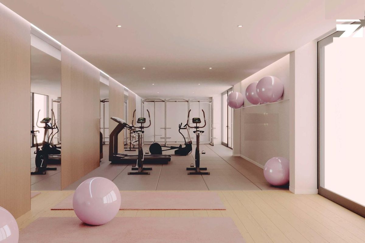 Goed uitgeruste sportschool in penthouse in La Nucia, met moderne fitnessapparaten en een heldere sfeer.