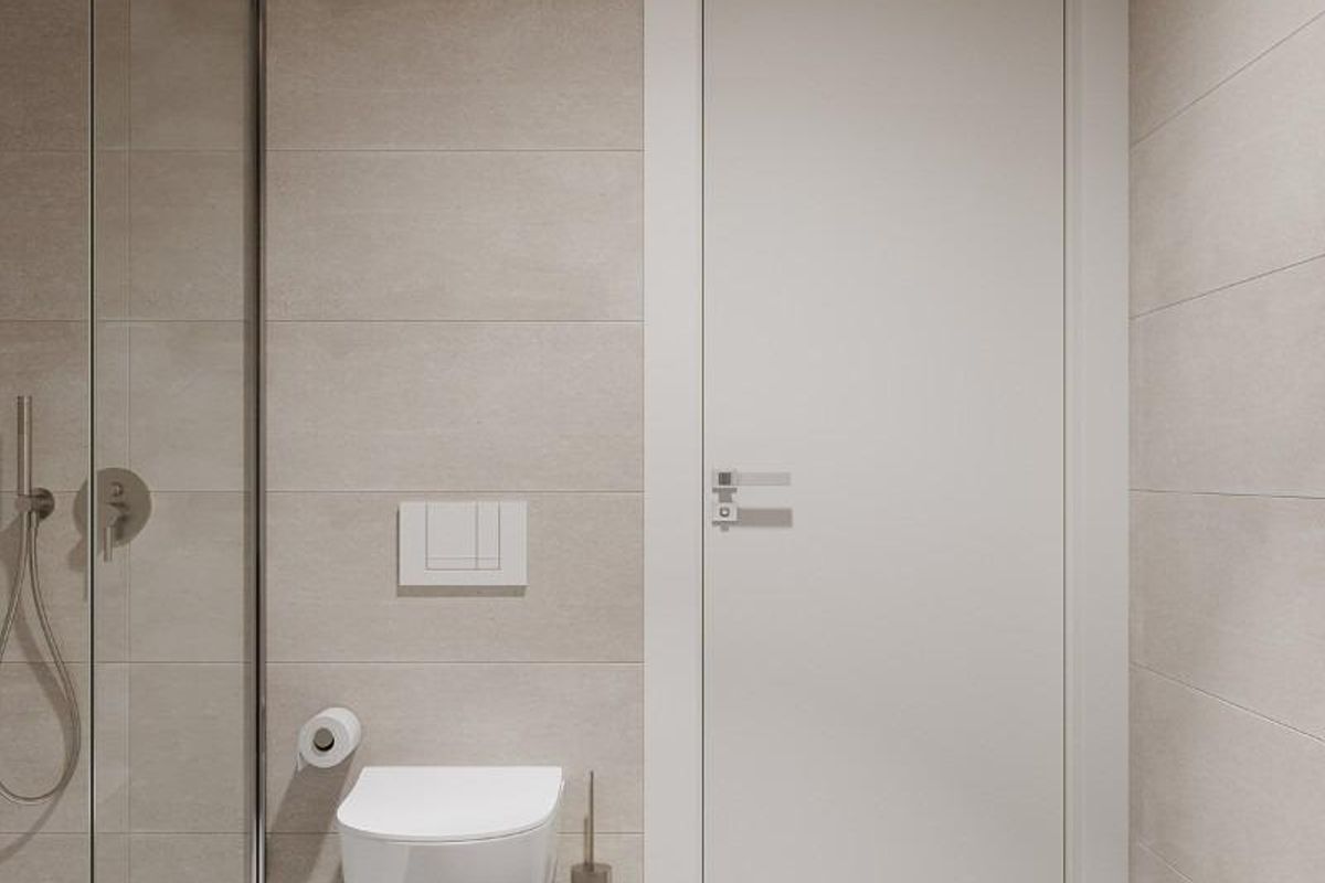 Moderne badkamer met een stijlvolle douche en neutrale tinten, perfect voor ontspanning in Estepona, Costa del Sol.