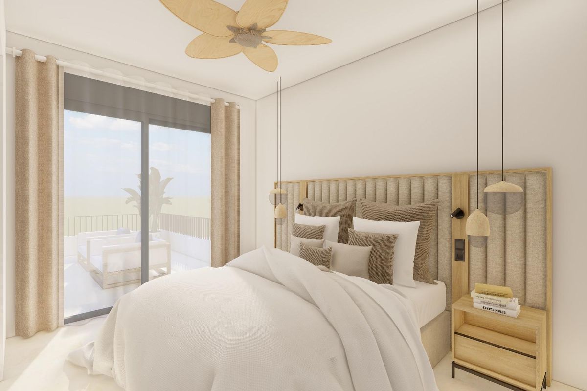 Gezellige slaapkamer met elegante decoratie en toegang tot een buitenterras in een 3-slaapkamerwoning, Santiago.