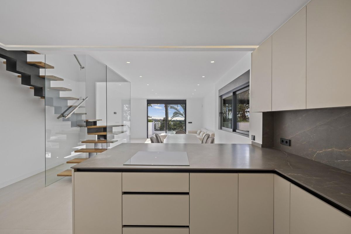 3-Slaapkamer Duplex Estepona Zeezicht - Afbeelding 16