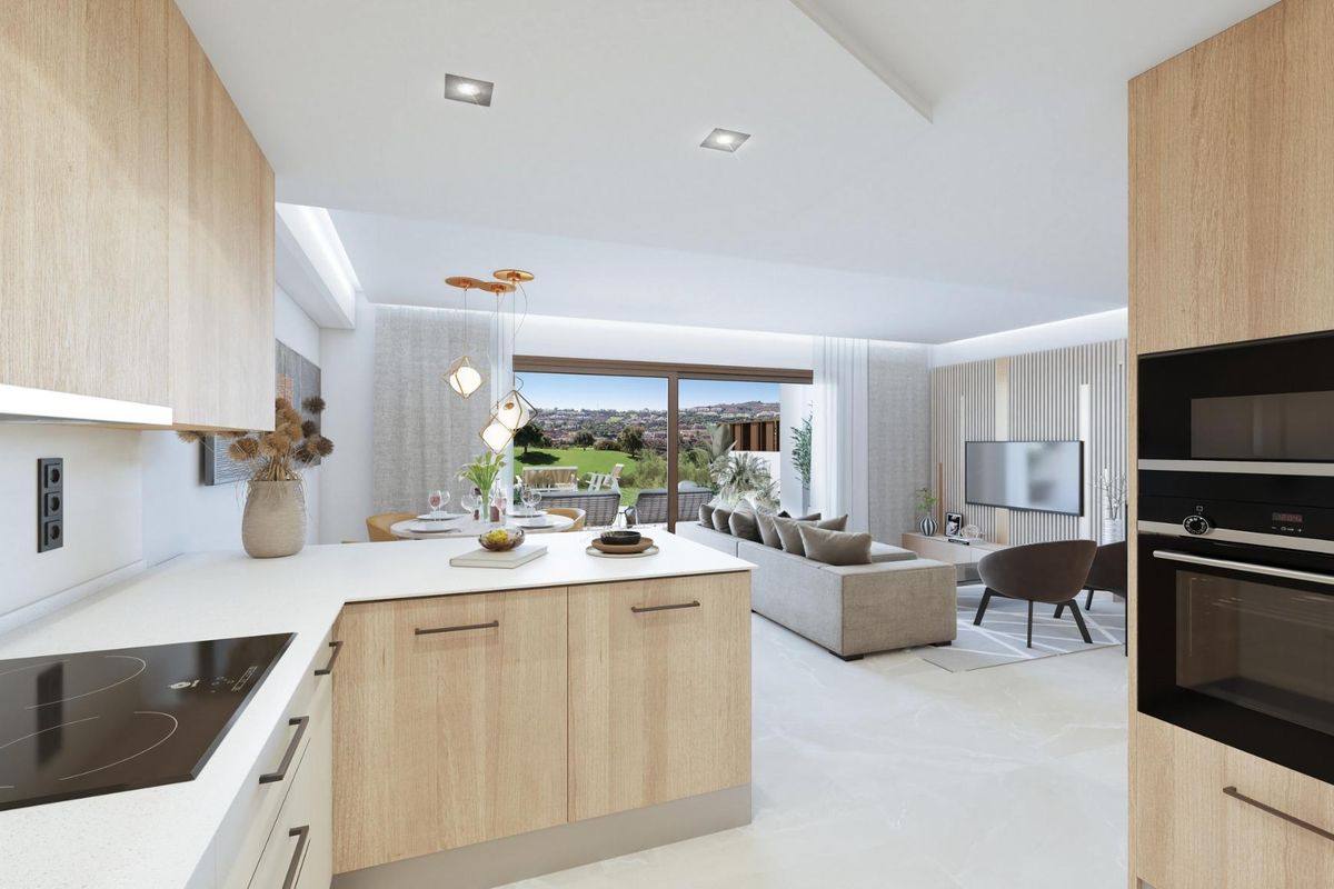 Heldere keuken met uitzicht en moderne afwerkingen in een 3-slaapkamer Townhouse in Mijas, Costa del Sol.