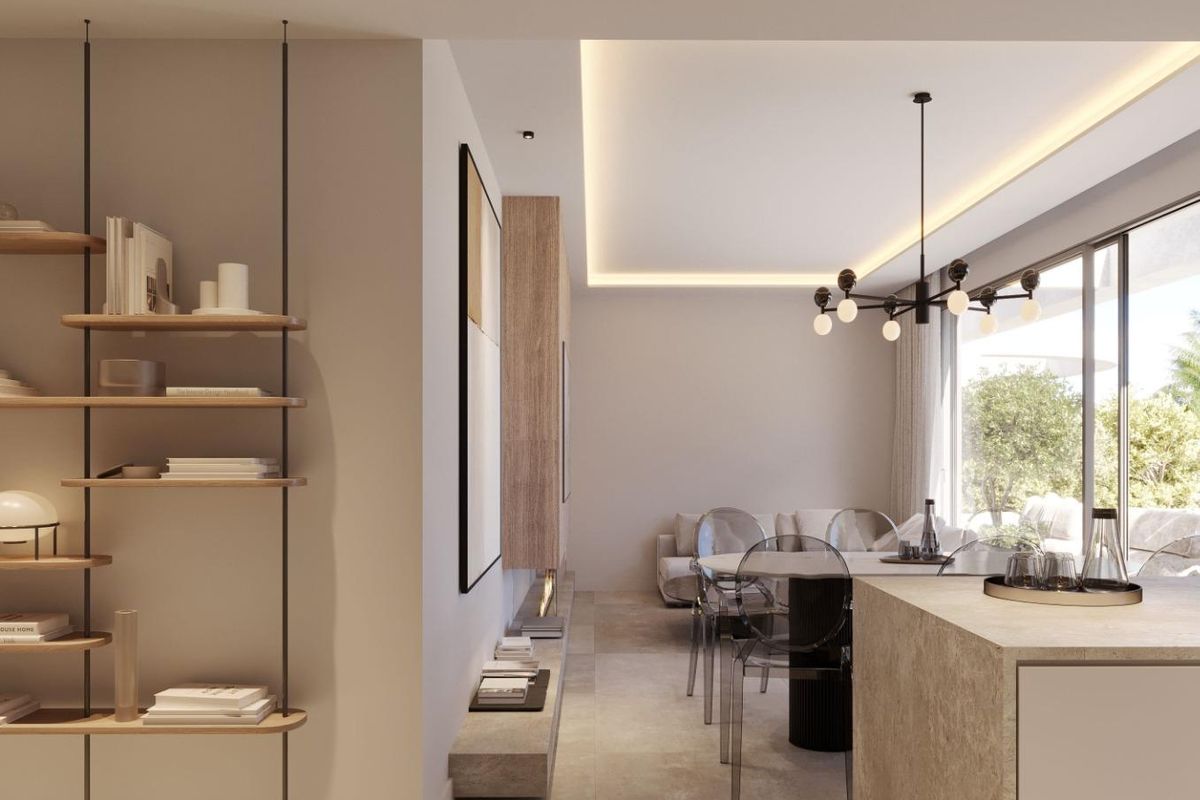 Open eetruimte met moderne planken en uitzicht, onderdeel van de indeling van een chique appartement in Estepona.