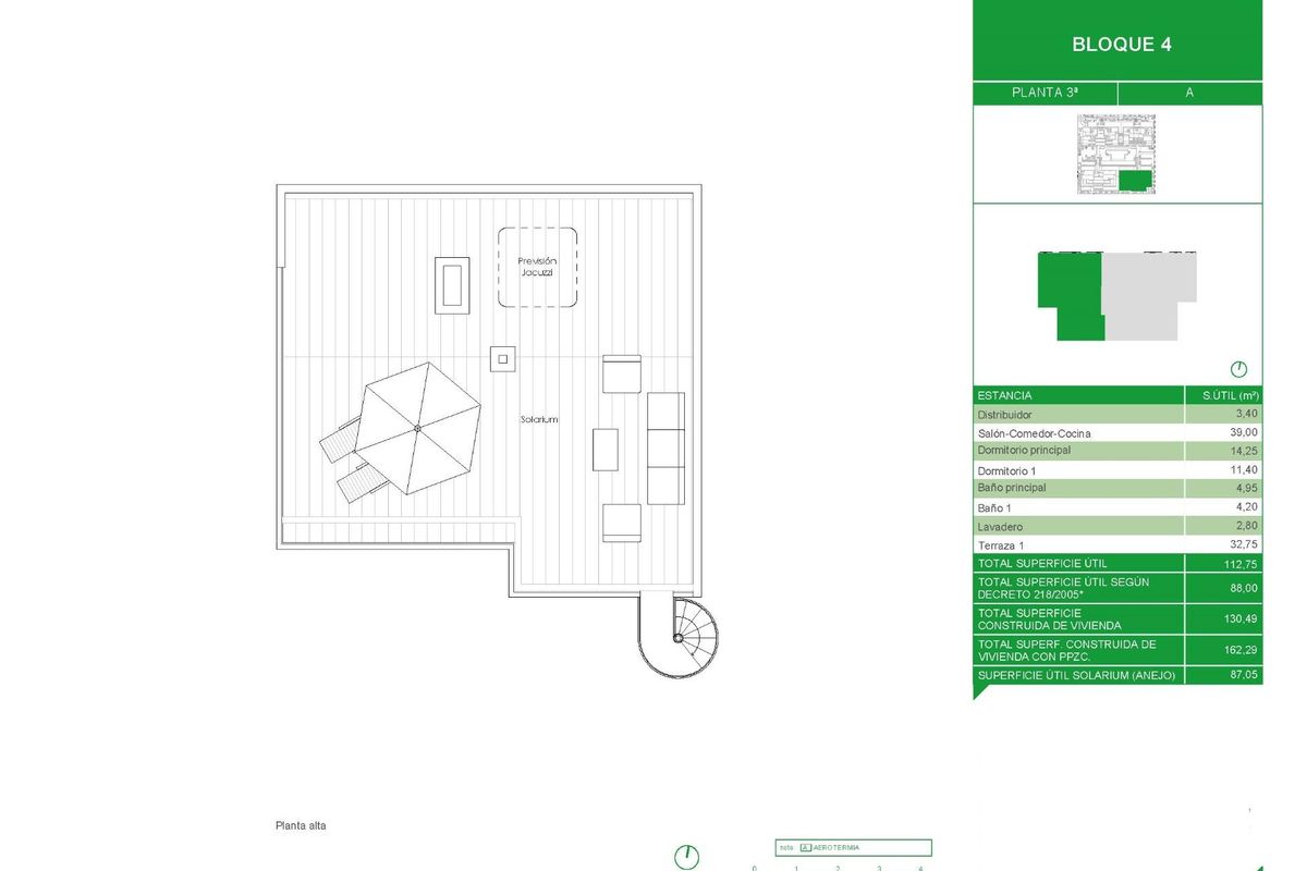 Plattegrond van het terras van een penthouse in Estepona, Costa del Sol, met zitgelegenheid en buitenruimte.