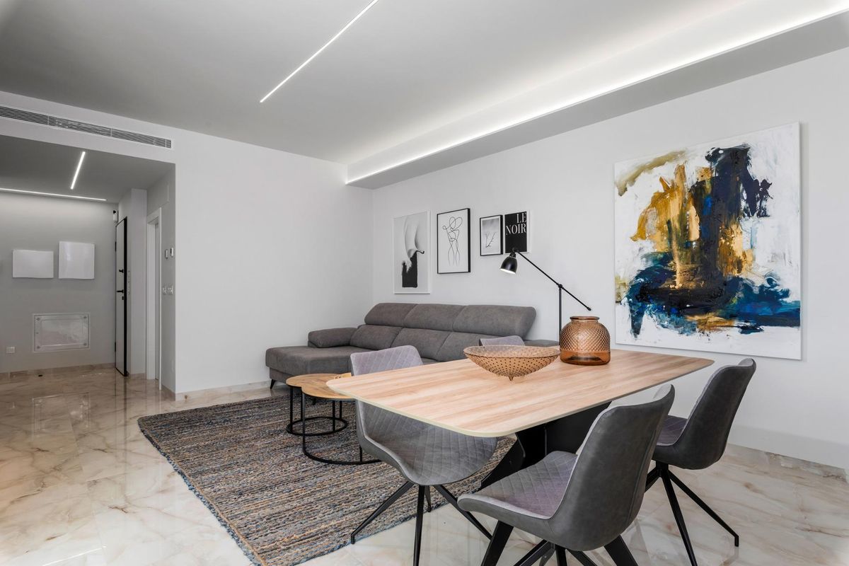 Stijlvolle open woonkamer met modern interieur in een 3-slaapkamer villa in Algorfa, Costa Blanca Zuid.
