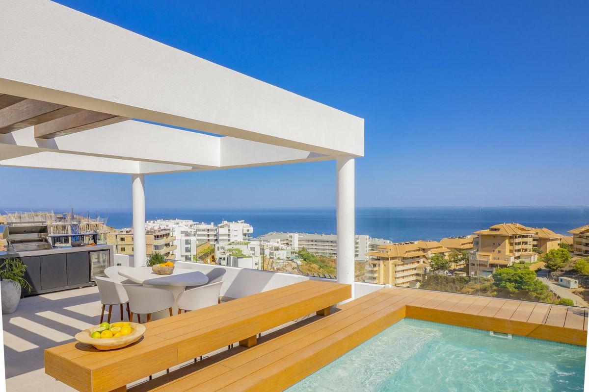 Luxe nieuwbouwwoningen met zeezicht in El Higuerón, Costa del Sol