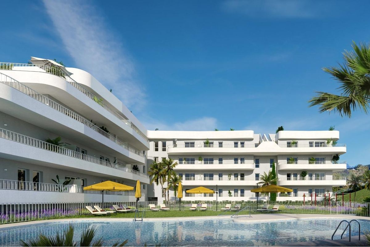 Modern 3-slaapkamer appartementcomplex met zwembad en palmbomen in Fuengirola, Costa del Sol.