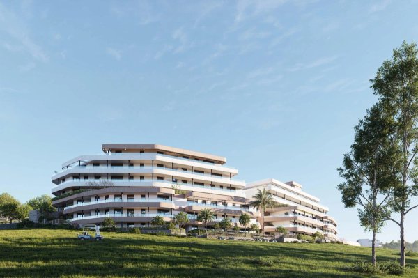 Exterieur van een moderne 2-slaapkamerappartement in Estepona, Costa del Sol, omgeven door groen.