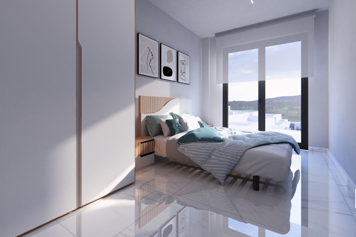 Gezellige slaapkamer met een groot raam en moderne accenten in een 2-slaapkamer appartement, Algorfa, Costa Blanca Zuid.