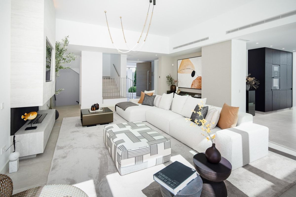 5-Bed Villa Estepona Terrace - Image 11