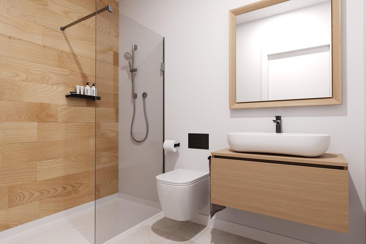 Stijlvolle badkamer met houten accenten en moderne armaturen in een townhouse in Torre Pacheco, Spanje.