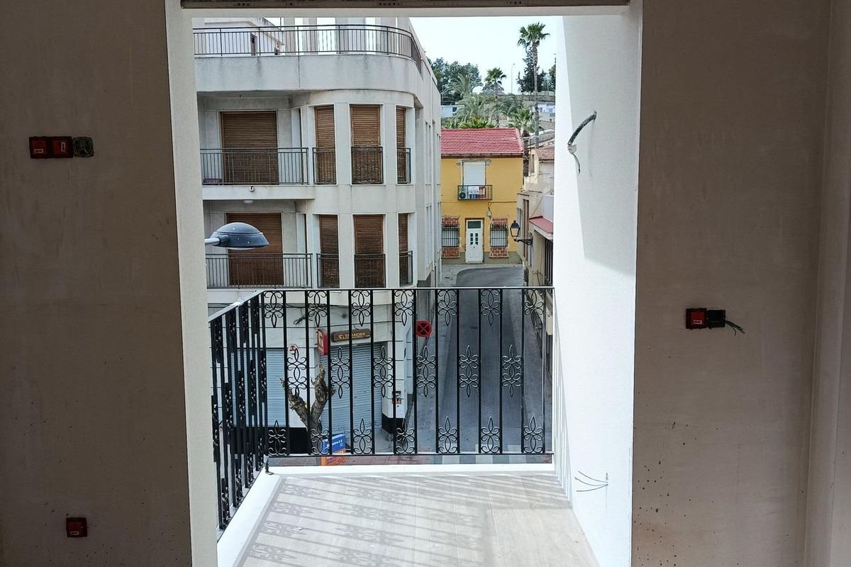 Gepflegtes Treppenhaus im Apartment in Bigastro