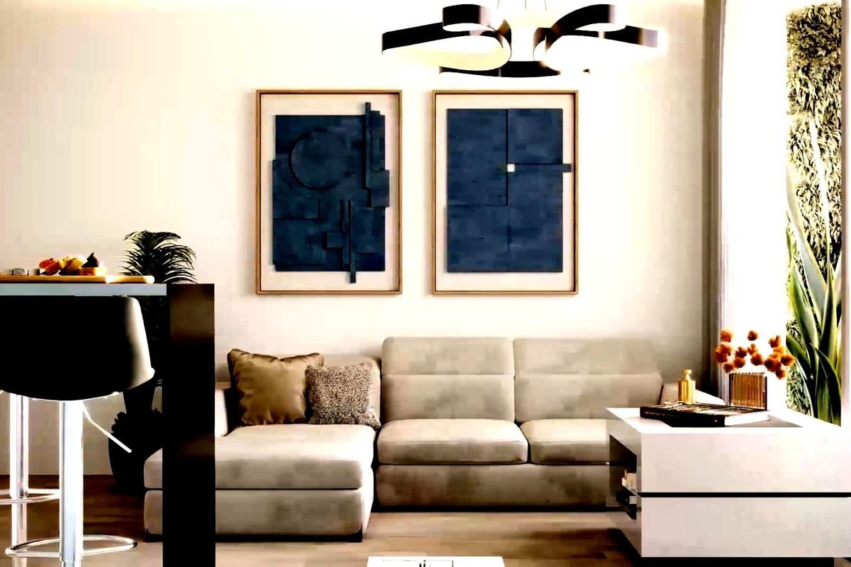 Lichte en luchtige woonkamer in Torrevieja, met comfortabele zitplaatsen en elegante kunst.