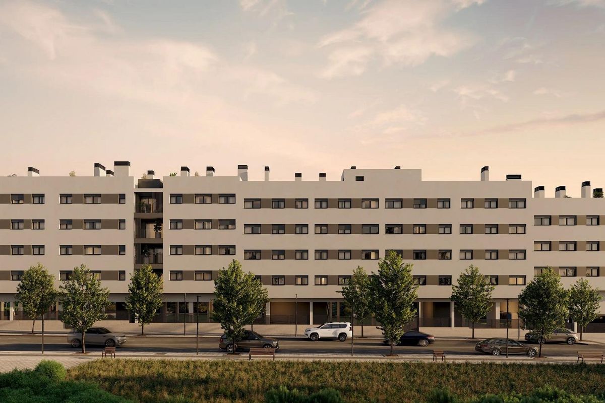 Indrukwekkende gevel van een nieuw appartementscomplex in Alicante, Costa Blanca Zuid, Spanje.