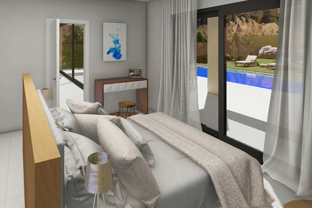 Gezellige slaapkamer met toegang tot het terras en uitzicht op het zwembad in de 4-slaapkamer villa in Cuevas Del Almanzora.