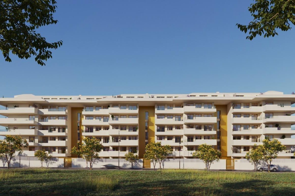 Buitenzicht op een modern penthousegebouw in Fuengirola, met strakke lijnen en hedendaags ontwerp.