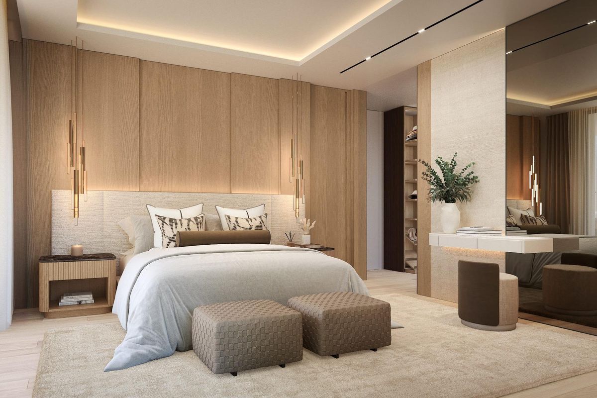 Slaapkamer interieur in estepona 4-slaapkamer villa. neutrale kleuren, gestoffeerd hoofdeinde, nachtkastje en kast zichtbaar in de kamer.