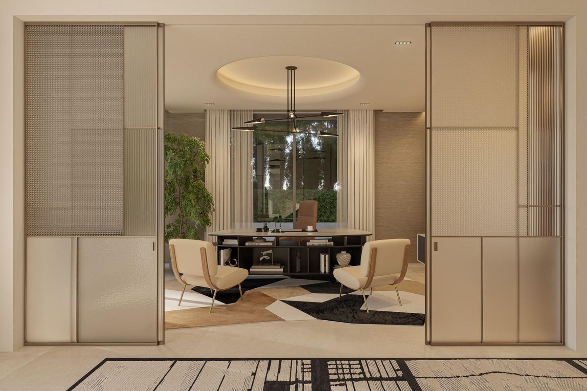 Moderne kantoorruimte in een 6-slaapkamer villa in Marbella met een strak ontwerp en natuurlijk licht.