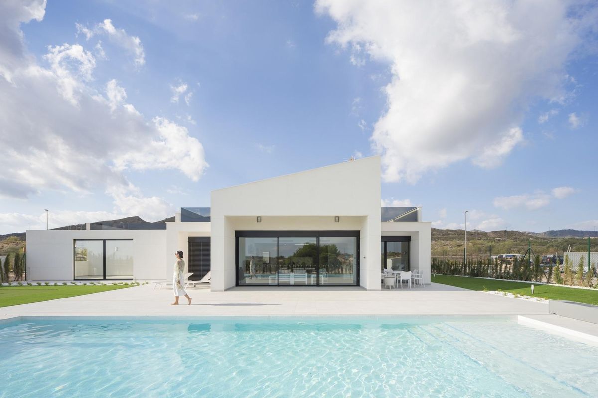Modern 4-bed villa in Baños y Mendigo, showcasing stunning pool and exterior under a blue sky.