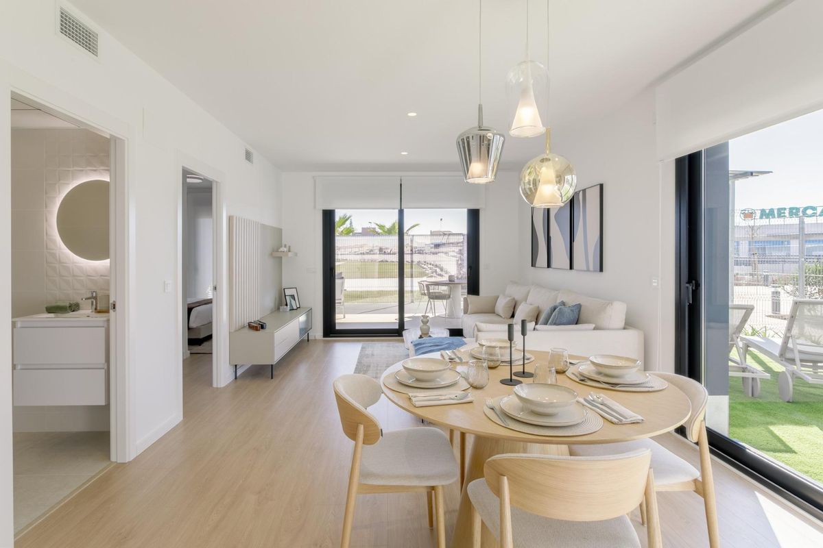 NIEUWBOUW GESLOTEN URBANISATIE IN TORREVIEJA OP SLECHTS 700M VAN HET STRAND