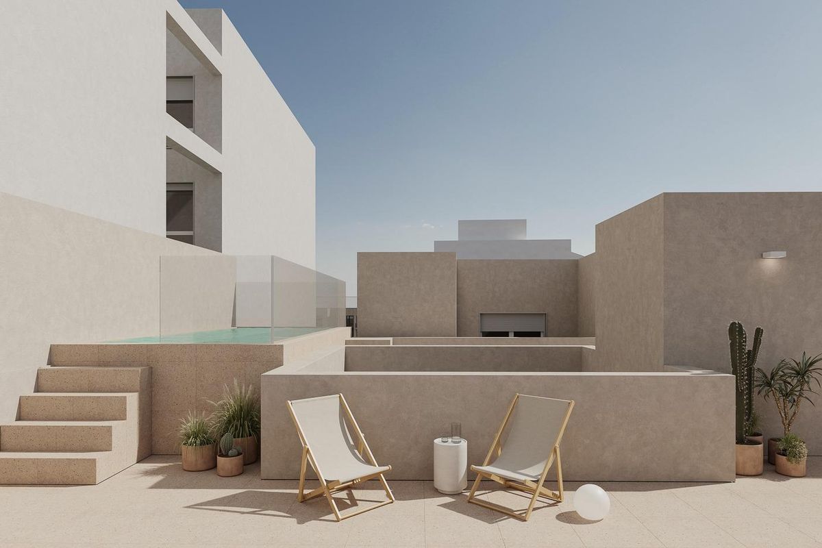Terras met ligstoelen en een zwembad in een modern appartementscomplex in Torrevieja.