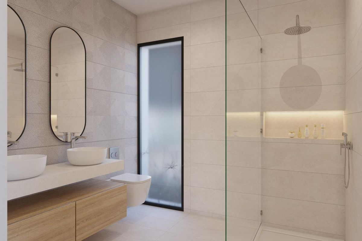 Moderne badkamer van een villa in Fuente Álamo, Costa Calida, met elegante armaturen en een ruime indeling.