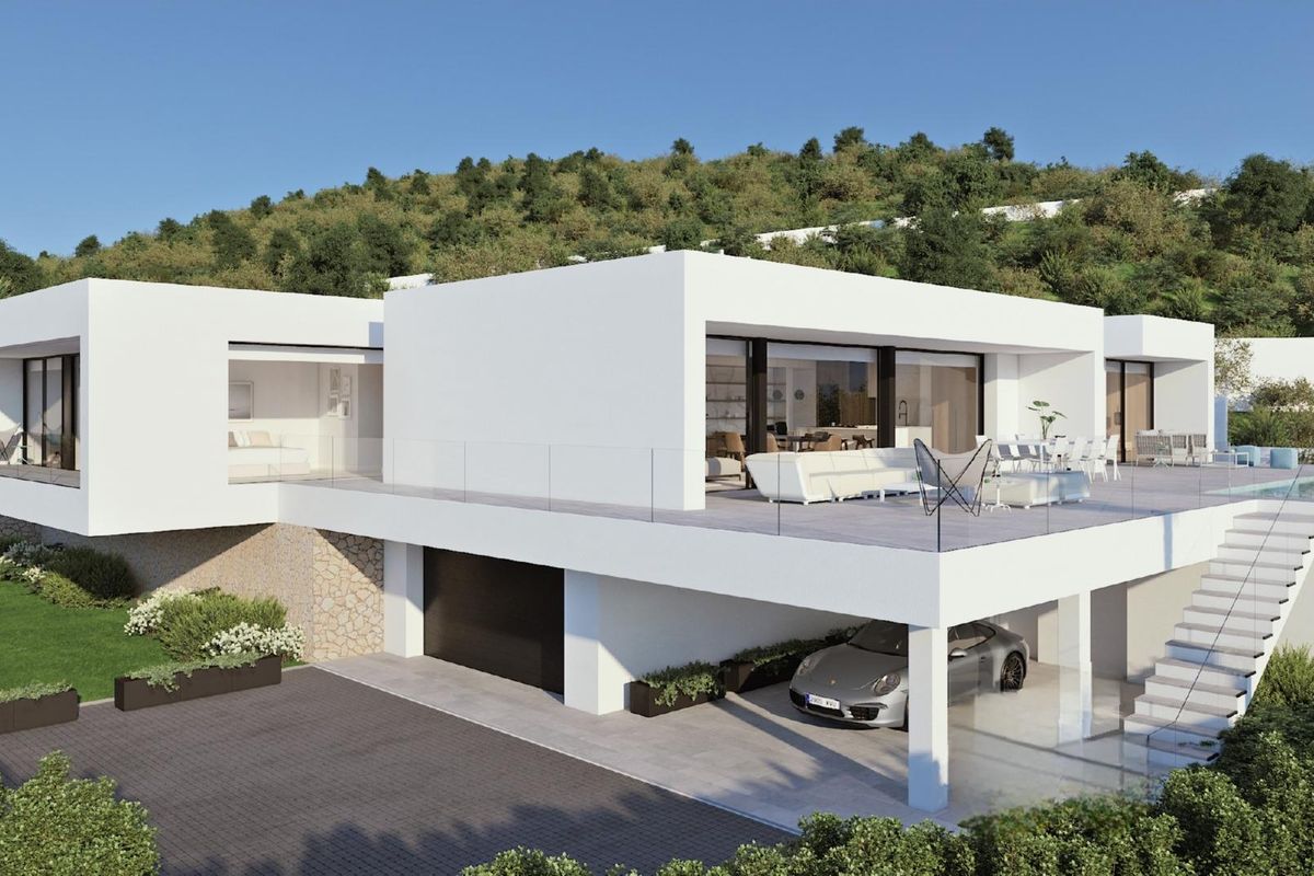 Indrukwekkende buitenkant van een luxe 3-slaapkamer villa bij zonsondergang, gelegen in Benitachell, Costa Blanca Noord.