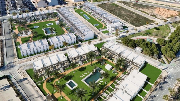 Luchtfoto van een modern wooncomplex in Pilar de La Horadada, met tuinen en een zwembad.