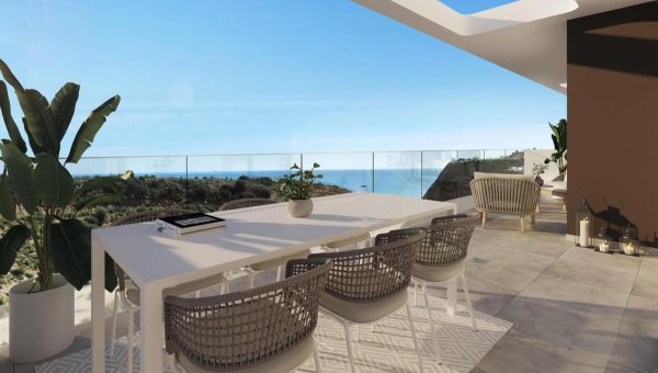Penthouse terras met buiten dineren en prachtig uitzicht in Rincon de la Victoria, Costa del Sol.