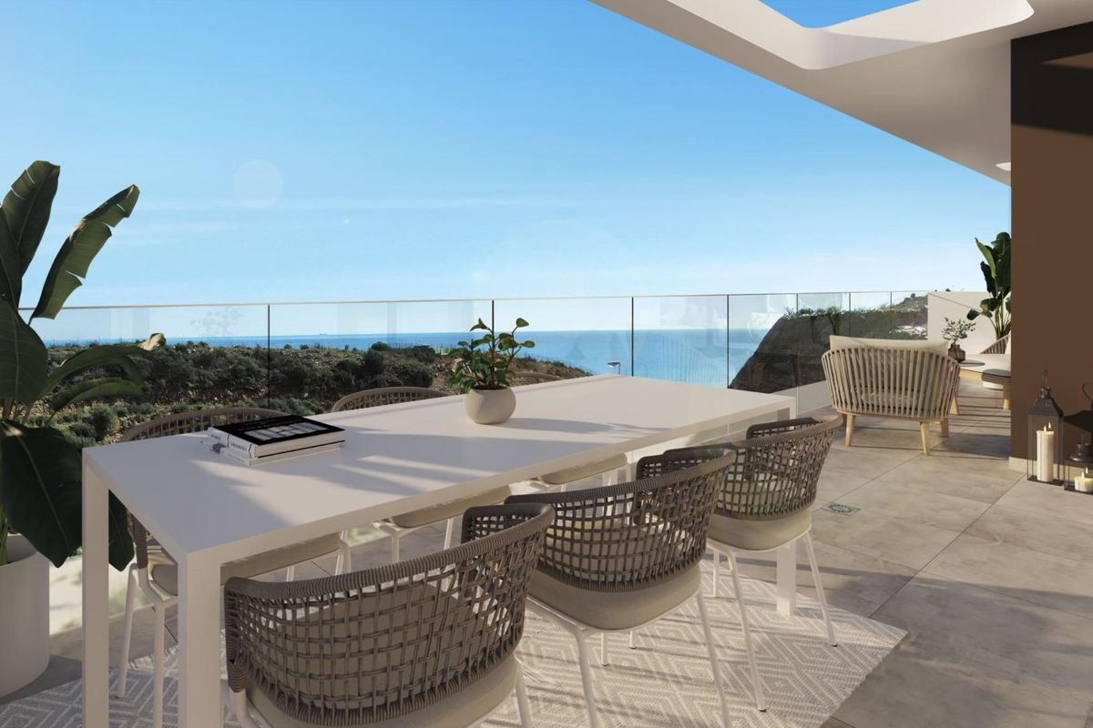 Penthouse terras met buiten dineren en prachtig uitzicht in Rincon de la Victoria, Costa del Sol.