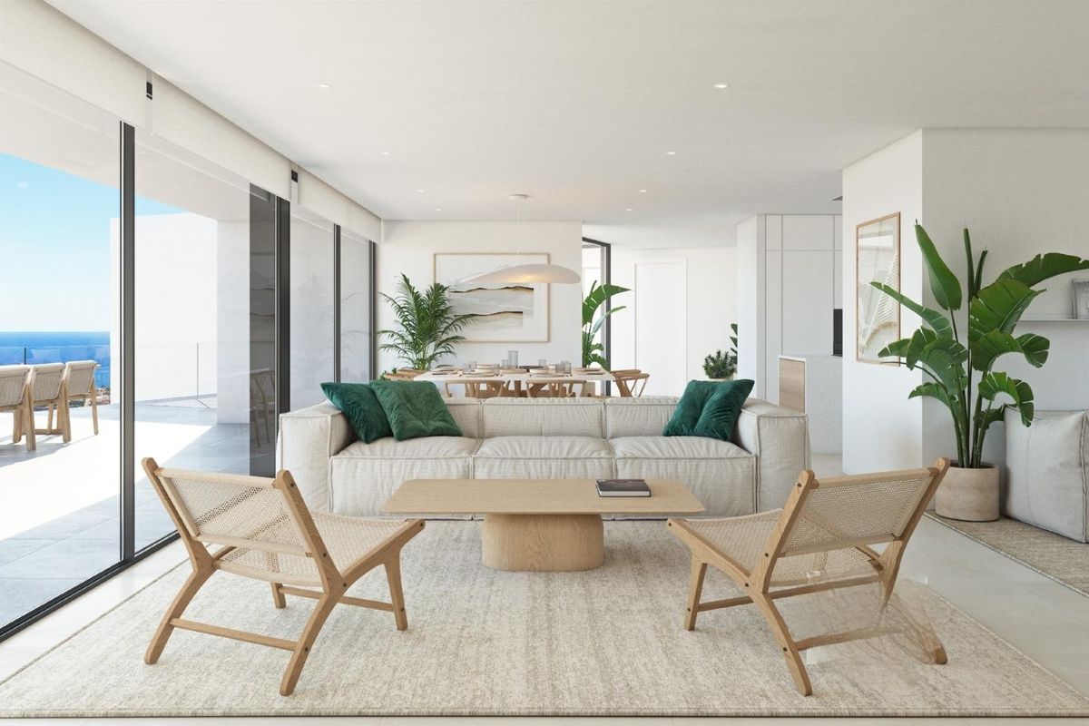 Stijlvolle woonkamer met grote ramen en oceaanzicht in een moderne villa in Benitachell.