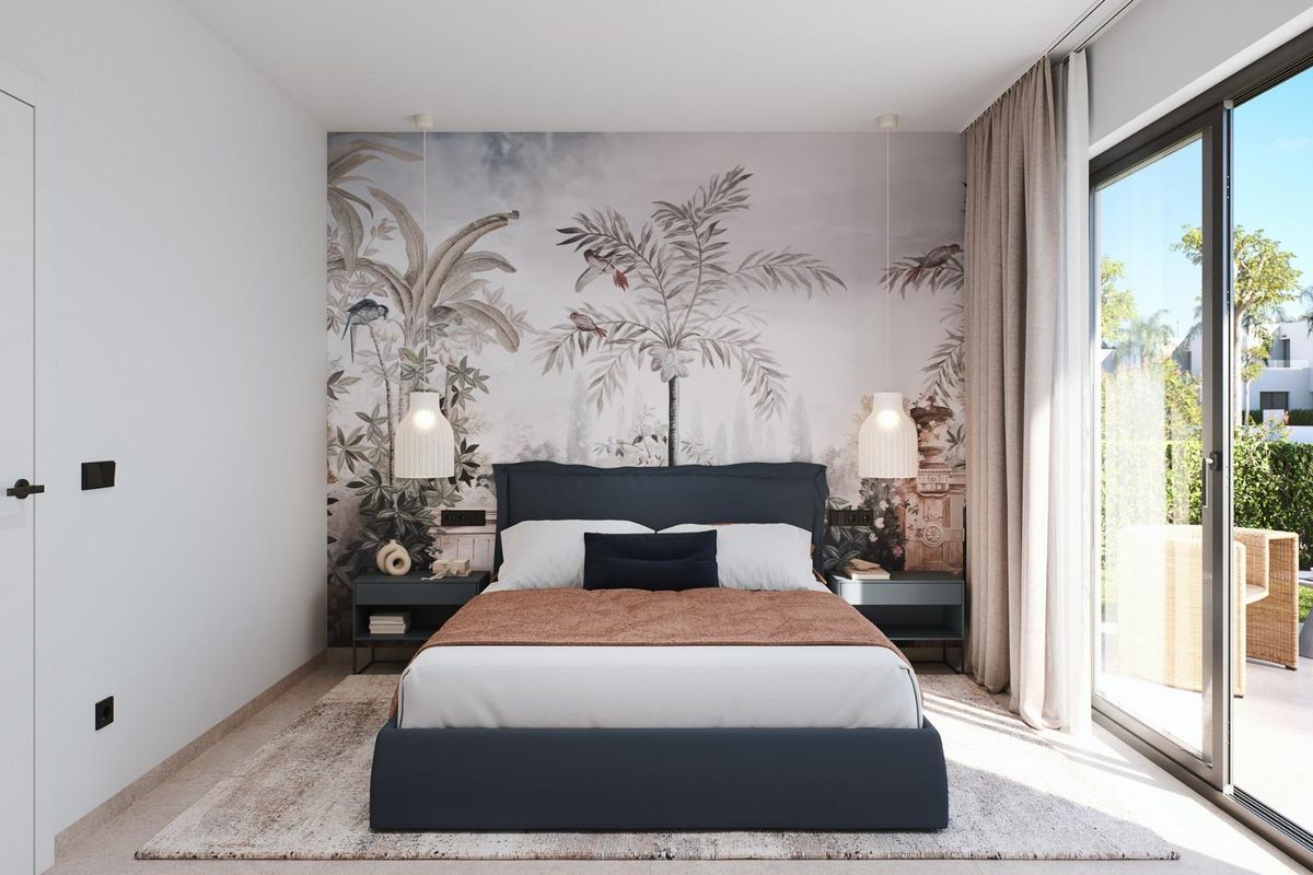 Ruime slaapkamer met moderne decoratie, grote ramen en uitzicht in een penthouse in Torre Pacheco.