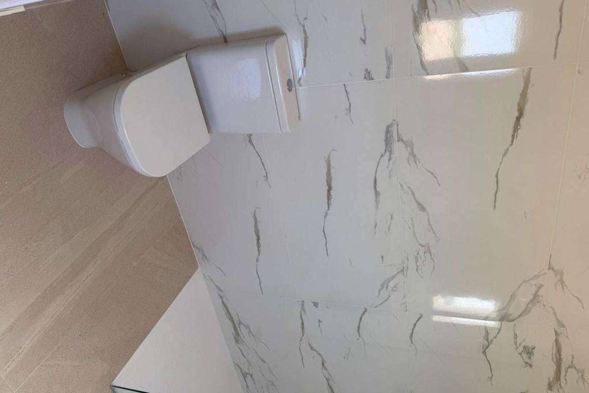 Chique badkamer met een rustige sfeer in een 3-slaapkamer villa in Pinoso, Costa Blanca Zuid.