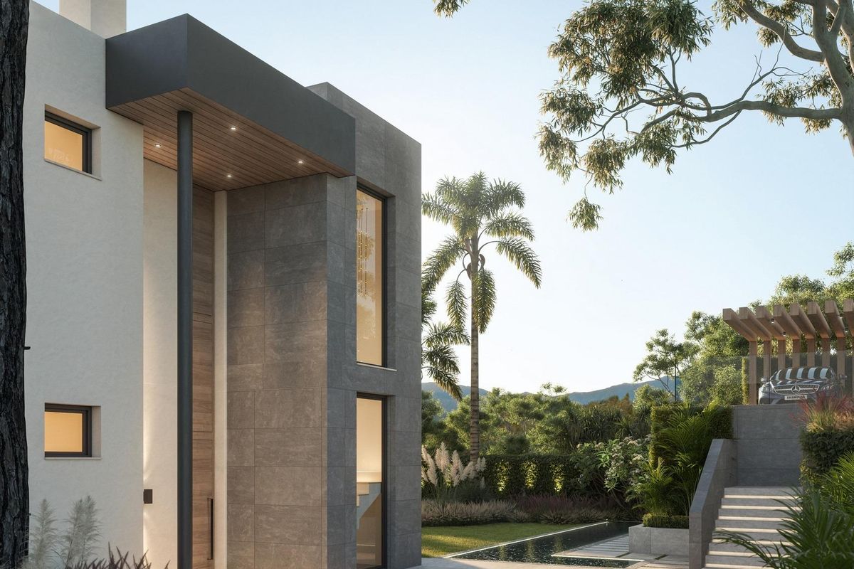 Moderne villa-ingang met strak ontwerp en aangelegde tuin in Mijas, Costa del Sol.