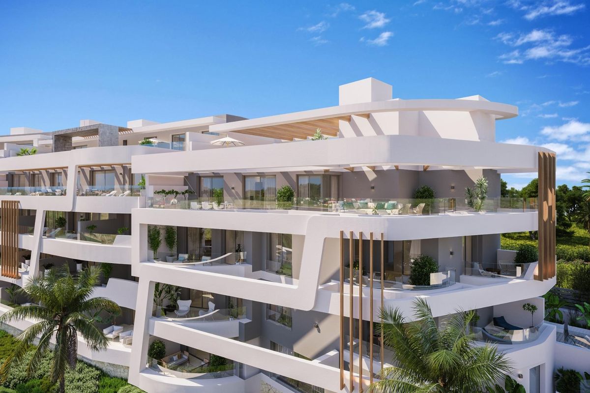 Stijlvol penthousegebouw met ruime terrassen en groen, gelegen in Marbella, Costa del Sol.